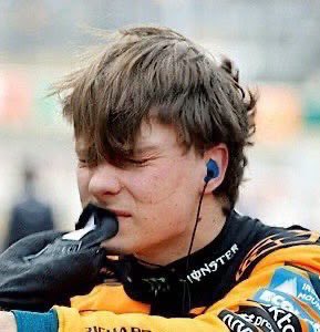 goldenfinger87's tweet photo. IH GEMES BANGET OSCARRR https://t.co/CU215S1WVu