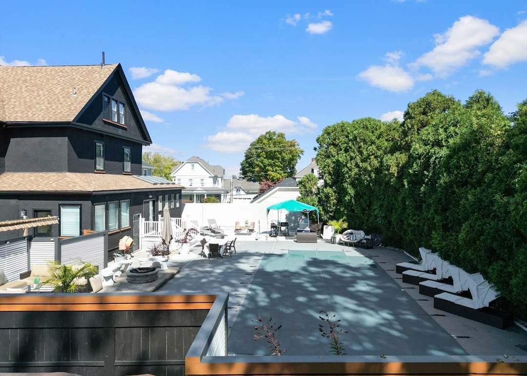 iamChiCodez's tweet photo. Fall River!! 
Your Getaway Pad Awaits 

Please Schedule Your Tour &amp; Apply Using This Link:

https://t.co/30gSM7Yj5d https://t.co/TqtD02O7f0