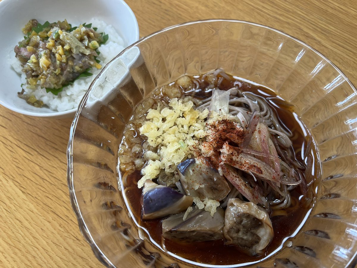 retamo94's tweet photo. 10月3日
朝は2種類のそばで冷やしぶっかけ。ランチはお土産の喜多方ラーメン。チャーシューも入っているから嬉しいね🍜
#そば #蕎麦 #SOBA #毎日そば生活 #路麺 #蕎麦活 #そば生活 #蕎麦スタグラム #自炊 #朝活 #自宅ごはん #麺 #麺スタグラム #土曜日 #喜多方ラーメン #お土産 #河東 https://t.co/jK4BBSrfr5