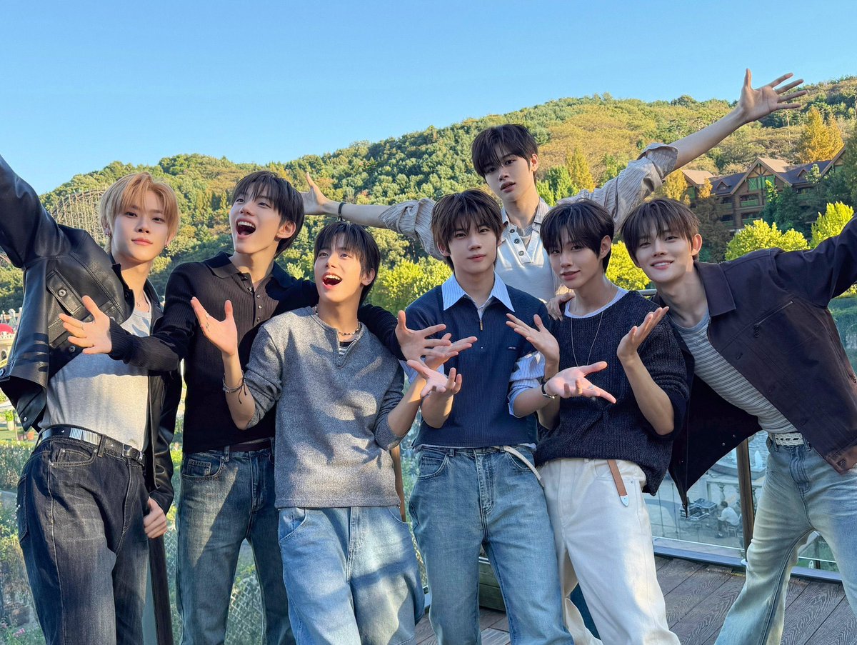 nanniezzs's tweet photo. Closer Help RT!!!

I will donation for cameback funding project CYE streams:
1.016.199 IDR if this tweet reached :

— 116 Like
—  99 RT
— 60 Reply streaming Prof “drop that! MV,Spotify and any platform music 🙇‍♀️

#CLOSEYOUREYES #클로즈유어아이즈
#CYE #클유아
#256thNote #DropThat https://t.co/6eZIHodXth