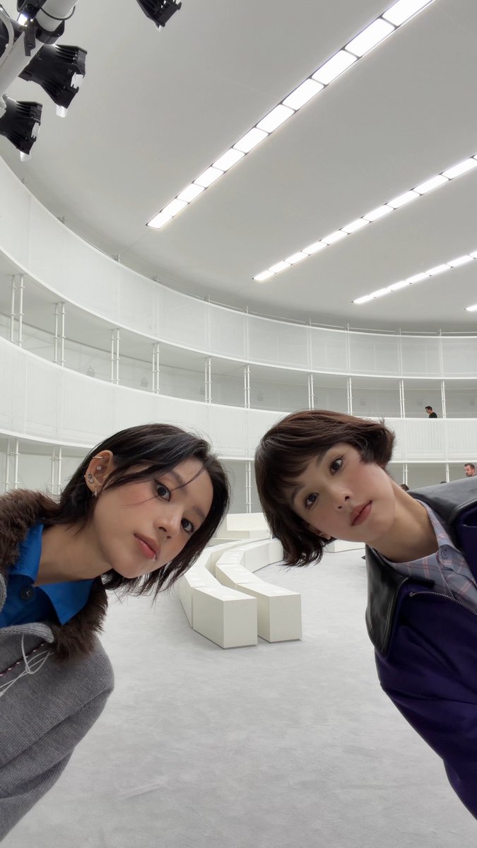 Mycppppp_'s tweet photo. คอนเทนต์ยัย Tan Suan มาไวมากรอบนี้ เอ็นดูผมสั้นกันสองคน fitcheck ๆ กับสองสาว 🫶✨️

(อิสสา อยากกอดตูตูด้วย)

© 碳酸饮料拜拜
#เฉินตูหลิง #ChenDuling
#ChenDulingxLOEWE #LOEWESS27 https://t.co/KsVxwHcK68