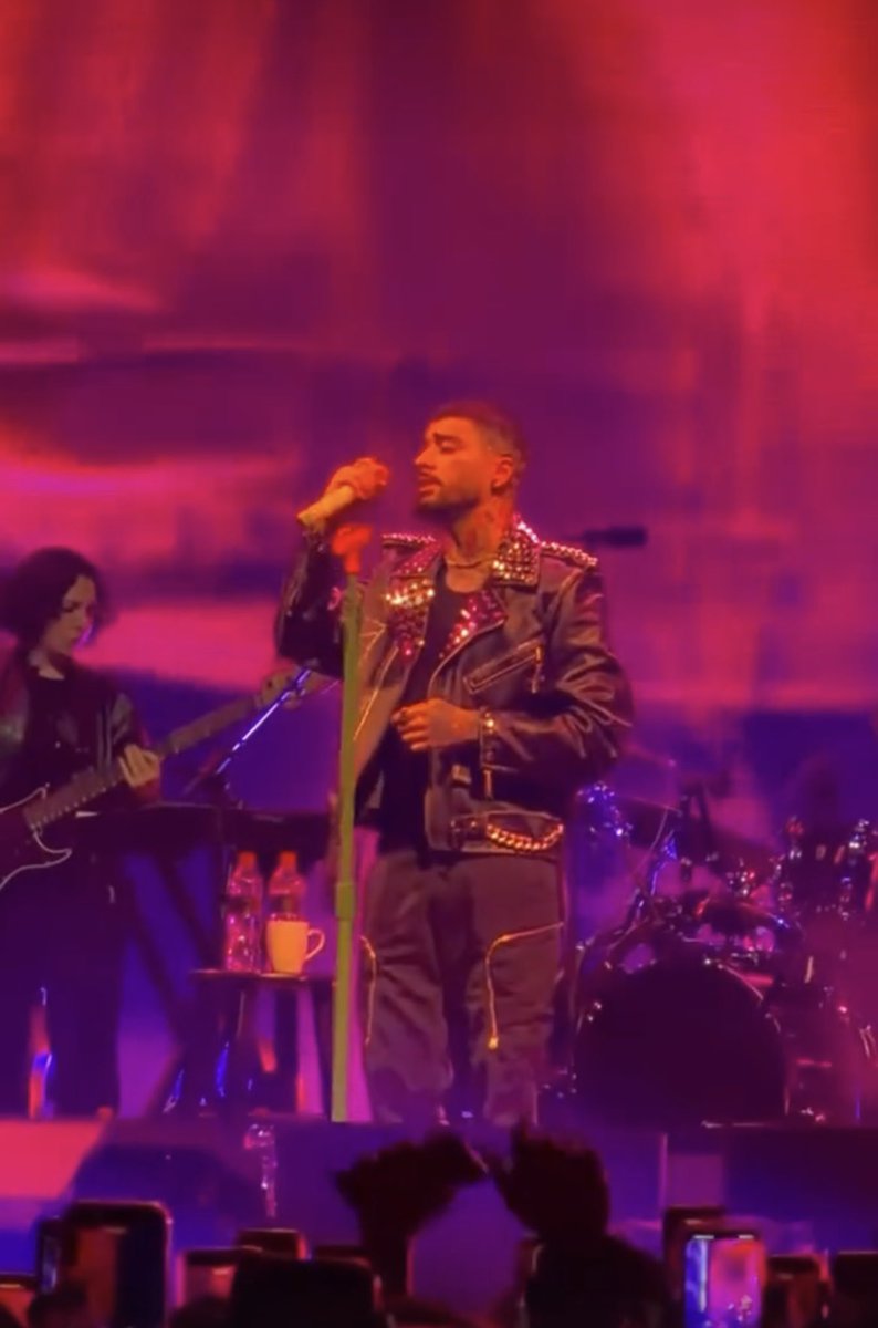total__disaster's tweet photo. Vengo llegando del concierto de Zayn y diossssssssss que calidad vocal 🤍🤍🤍 el mejoooooorrrrr #zayn #zaynenchile https://t.co/nEMVdqHjSD