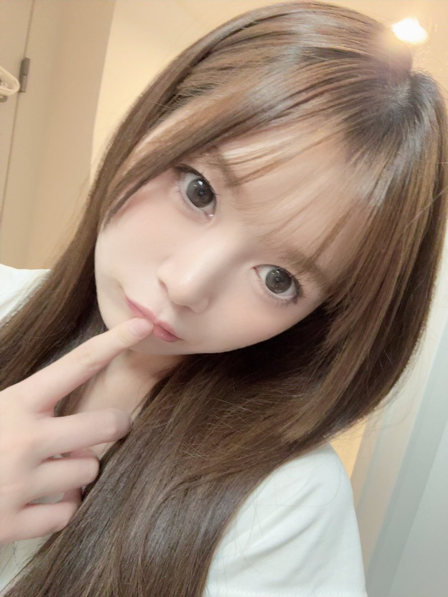 ricopin_star's tweet photo. おはりこぴん🍅⭐️この前髪の毛サラサラにしたんだ〜！いつもよりメイク薄め✨️
今日は20:30頃から30分くらい顔出しのTikTokLIVEをする予定だよ☺️私服にするかコスプレにするかはまだ迷い中🥺🌀ぜひ見に来てね💕
明日はお昼にプロセカ配信する予定💞🎶
https://t.co/vgGqRSdZNe https://t.co/KXuXinqOy3