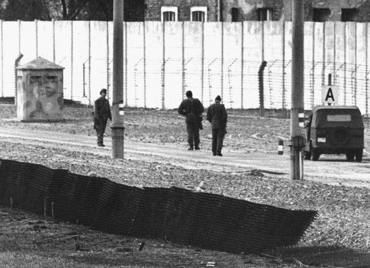 GermanyinIndia's tweet photo. Democracy, sovereignty and national unity cannot be taken for granted. For 45 years, Germany was divided, a division symbolised by the Berlin Wall. In 1990, 36 years ago, Germany reunified peacefully. What an opportunity to be grateful and to celebrate! https://t.co/zMi0TxupE9