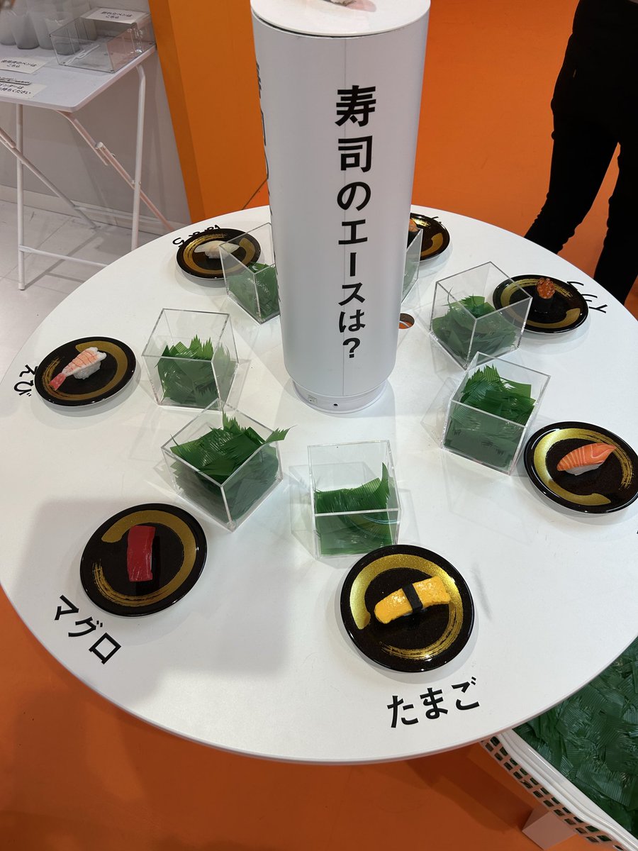___yoza's tweet photo. 9月にはてな展に行ってた！！！友達と行くとガチでおもろい！価値観の違いが顕著に出る！
みんなの1番好きなお寿司はなーに？🎣 https://t.co/dtRWxd1wmF