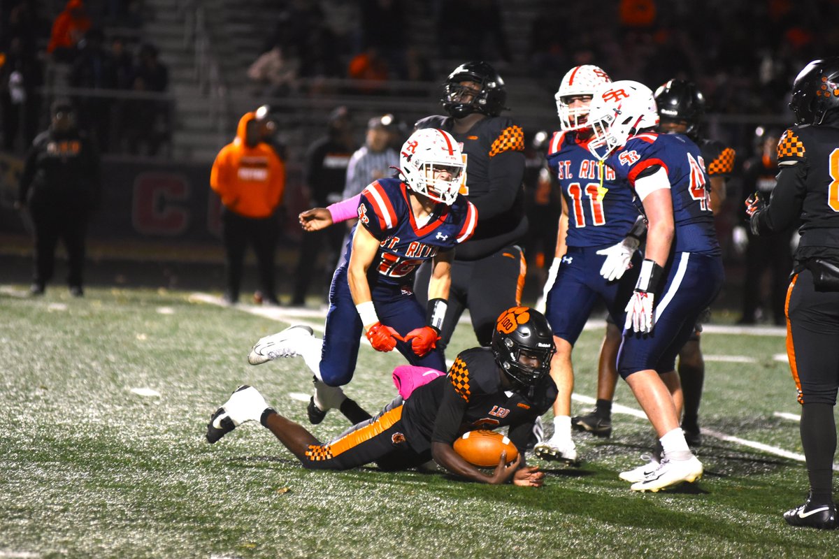Tim_OBrien10's tweet photo. St Rita 42 Leo 20 FINAL
Doniven Campbell 209 rush yds/4 TD, John Fennell 114 pass yds/2 TD, Vinny Stubitsch and TJ Burgos receiving TD each, Jimmy Sheehan INT for St Rita (4-3) in CCL crossover at SXU. Full story, more photos in this week's @BevRevNews!

https://t.co/muVv3jCqxz https://t.co/4lJkeSY4VG