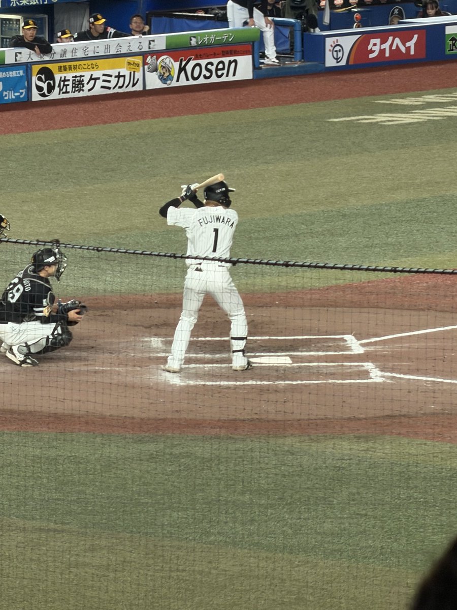 nukamiso_0102's tweet photo. 藤原さんフォーム(?)構えてる時のバットの持ち方(?)変わったよねー？
#藤原恭大 https://t.co/hUgL3Ntut8