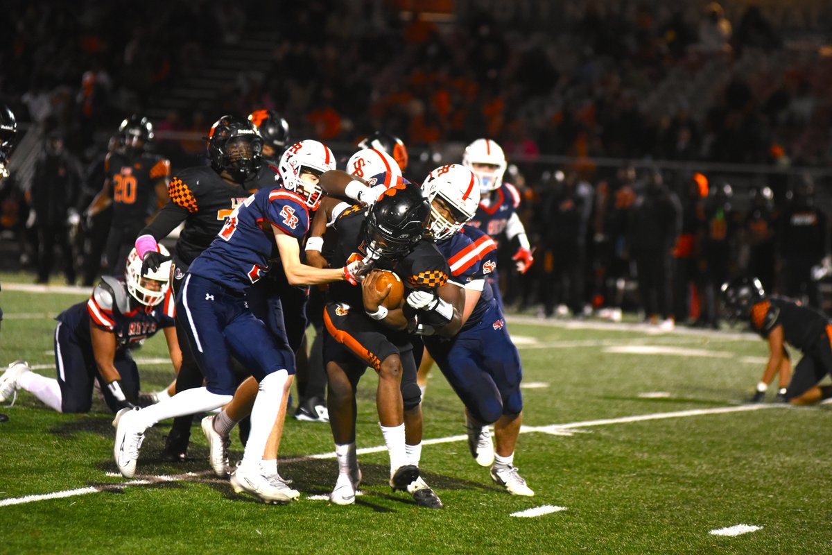 Tim_OBrien10's tweet photo. St Rita 42 Leo 20 FINAL
Doniven Campbell 209 rush yds/4 TD, John Fennell 114 pass yds/2 TD, Vinny Stubitsch and TJ Burgos receiving TD each, Jimmy Sheehan INT for St Rita (4-3) in CCL crossover at SXU. Full story, more photos in this week's @BevRevNews!

https://t.co/muVv3jCqxz https://t.co/4lJkeSY4VG