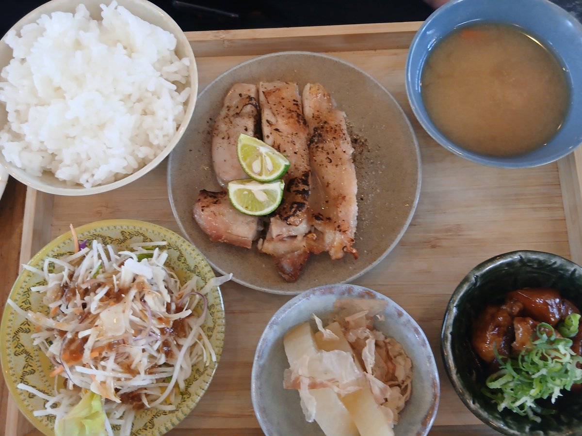 rumin1470's tweet photo. 渋谷到着!
野生の氣志團捕獲するべく作戦会議中～!
今日渋谷割と人少ない? https://t.co/miLNHQ71Lk