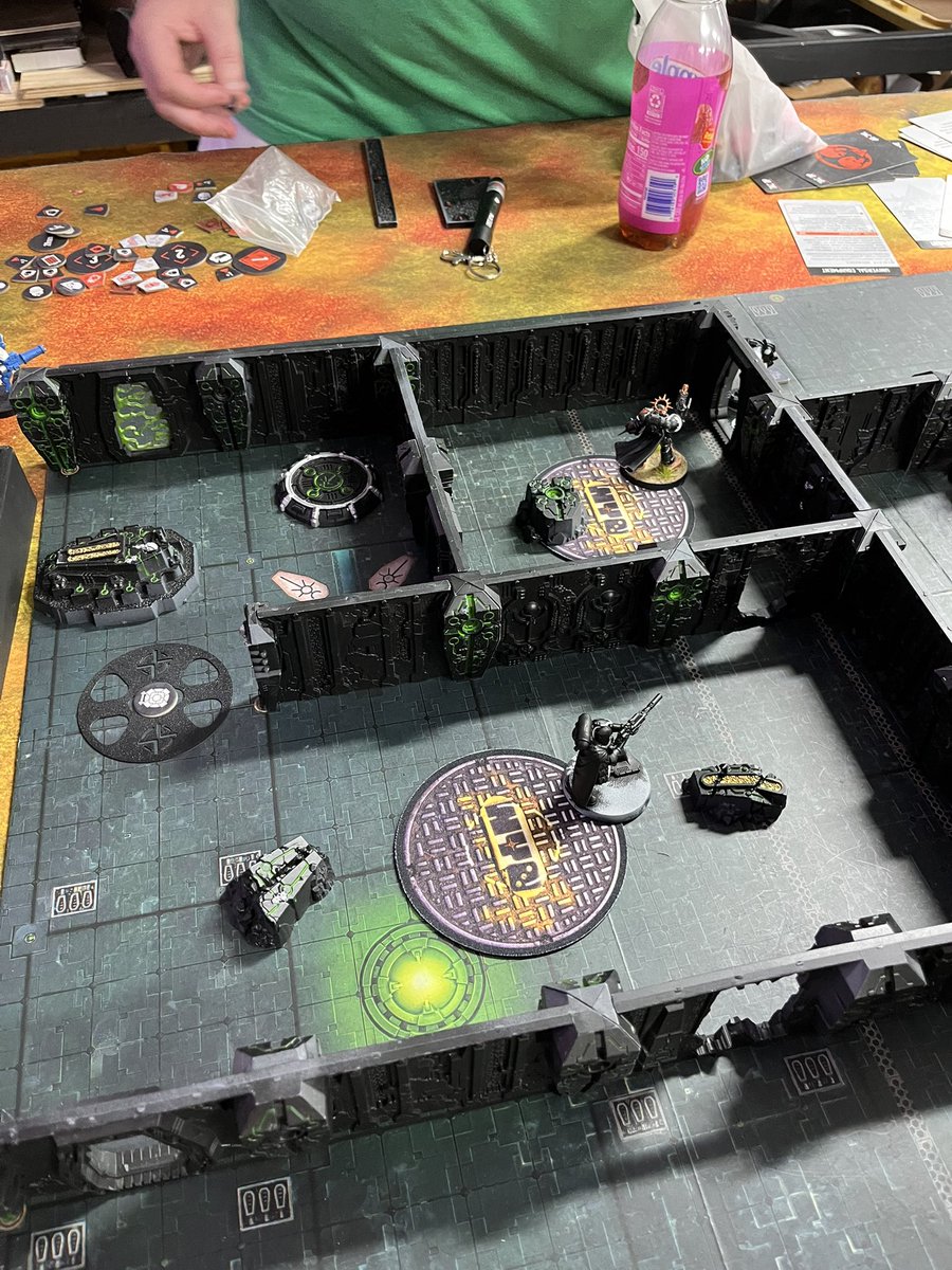 Dan_60089's tweet photo. Got to play a Kill Team game for the first time in over a year and it was fun. I’ll be finishing up my Black Dragons this week end looking forward to more games. Thanks again John for the game!

#killteam #warhammer40k #miniwargaming #hobbytime https://t.co/NlTkCefpya