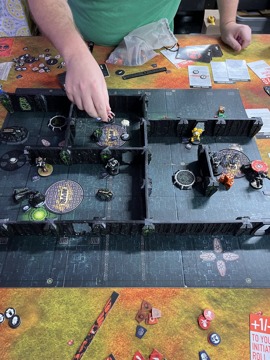 Dan_60089's tweet photo. Got to play a Kill Team game for the first time in over a year and it was fun. I’ll be finishing up my Black Dragons this week end looking forward to more games. Thanks again John for the game!

#killteam #warhammer40k #miniwargaming #hobbytime https://t.co/NlTkCefpya