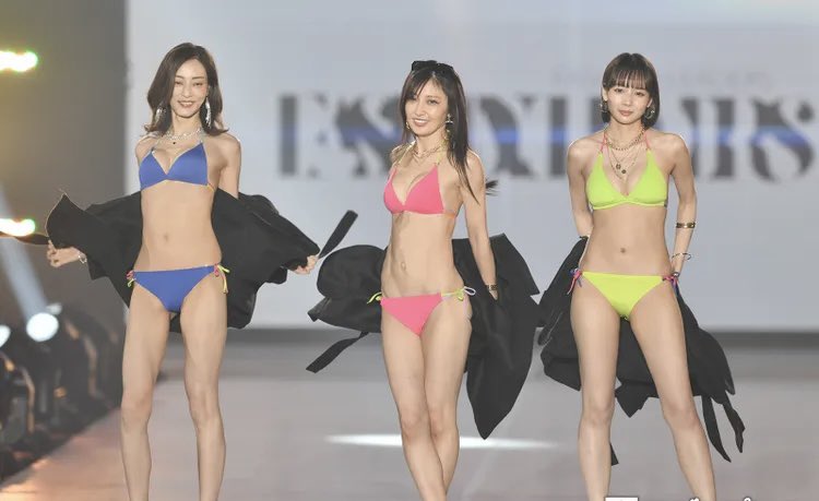 jyuku3150's tweet photo. この時の3人組のコレクション神すぎる
池田夏希さん39歳
熊田曜子さん44歳
岡田紗佳さん32歳 https://t.co/2VW7LiC9EY