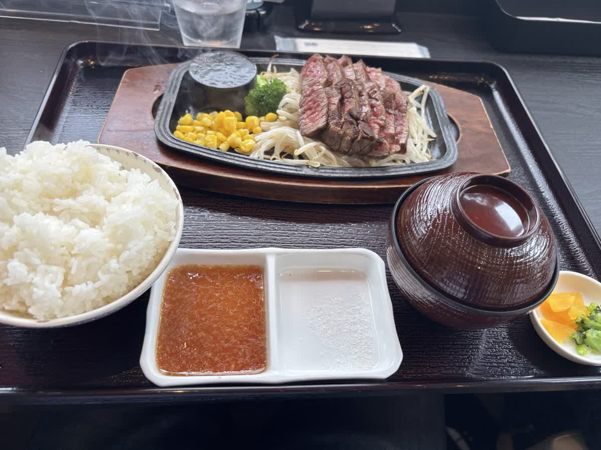 punhetilson67's tweet photo. Hoje no almoço... comi carne 😋 E vocês, o que almoçaram? https://t.co/fpFKfQBQBj