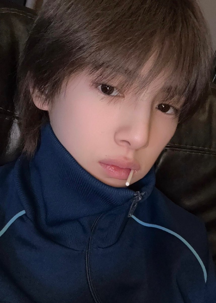 jjucider's tweet photo. navy jjudidas with lollipop 🍭 https://t.co/qO2xZI5tdo