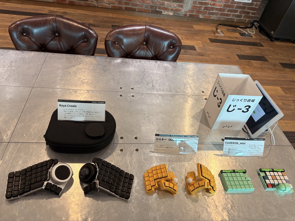orange73_m's tweet photo. 天キー「じ-3」展示しました！

キャプションを見返したら、思ったよりポエムな仕上がり。夜中に書いたせいです。ロボを操縦してたり、倒産したメーカーに語りかけてたり。。

なんだか気恥ずかしい💦
よろしくお願いいたします。

#天キー https://t.co/I0MjivtXev