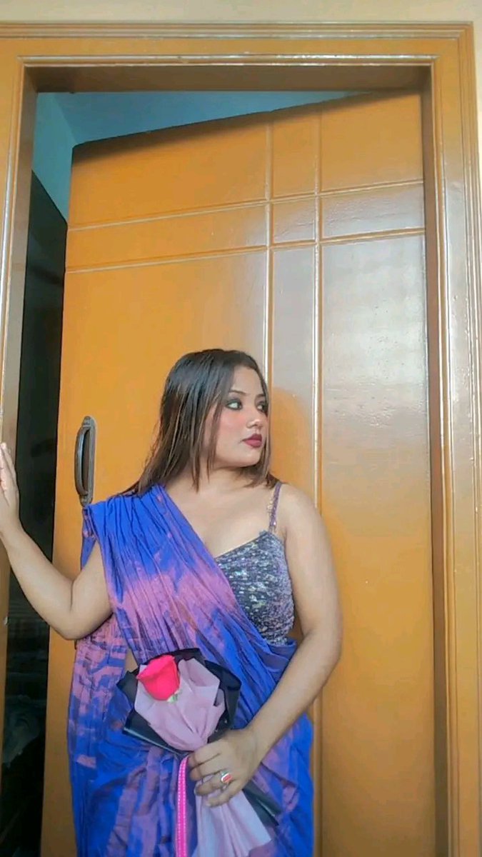 MituAkter00's tweet photo. আমাকে কেমন লাগে https://t.co/Mk2d7JV6lT