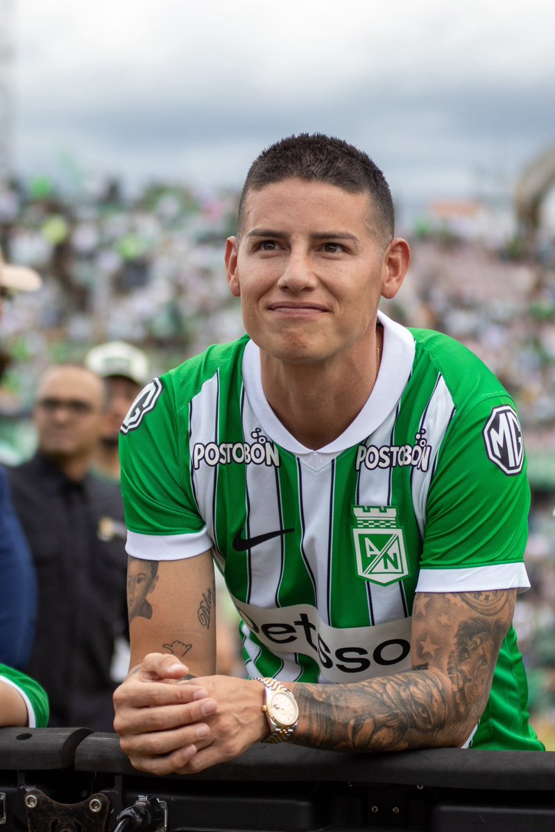 paisaverde22's tweet photo. James David Rodriguez Rubio se le ve más feliz, desde que llego aquí y solo. Concentrado en estos colores. 💚

No recuerdo a verlo visto así antes. @jamesdrodriguez https://t.co/kg75Zr1vk4