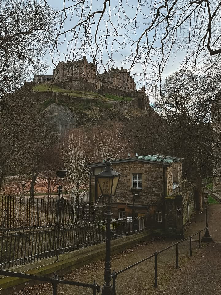 InFiniteH0riZ0n's tweet photo. Edinburgh https://t.co/WskKR8gSeA