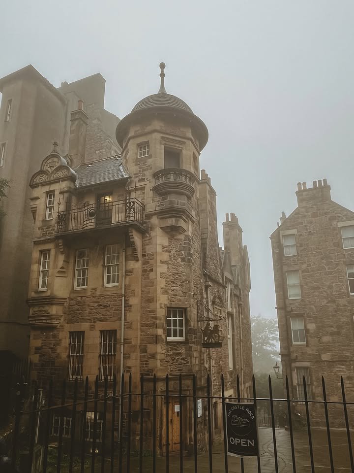 InFiniteH0riZ0n's tweet photo. Edinburgh https://t.co/WskKR8gSeA