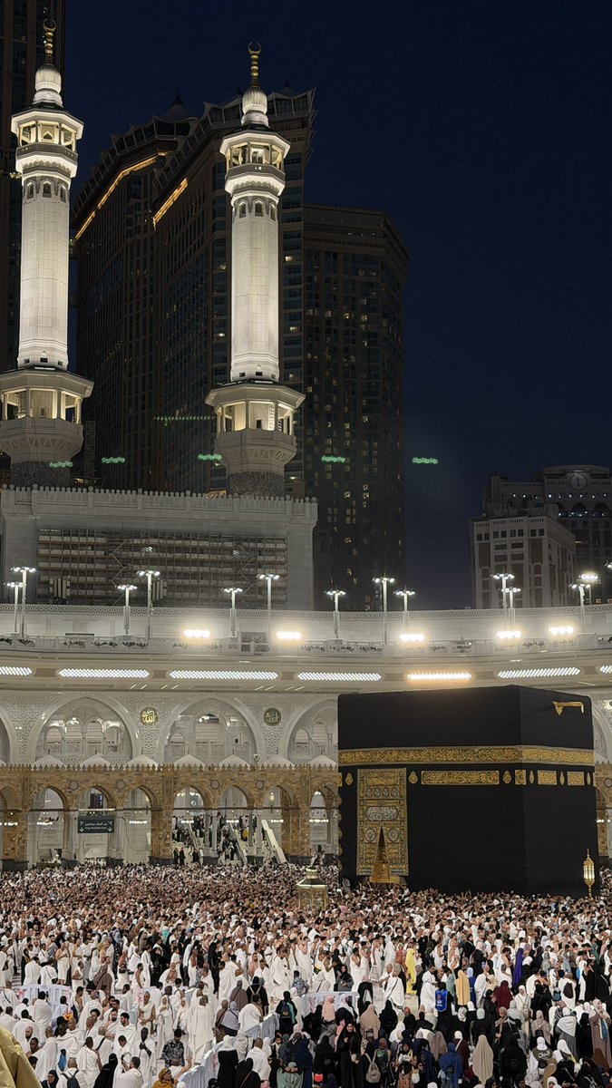 eeiin_1's tweet photo. 🕋🖤 https://t.co/6xcA3D6ejA