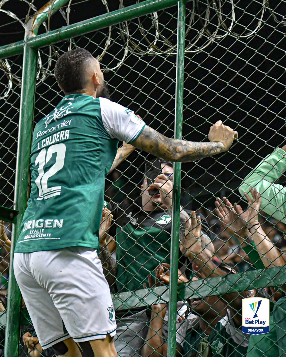 LigaBetPlayD's tweet photo. ¡𝐐𝐔𝐈𝐍𝐓𝐀 𝐕𝐈𝐂𝐓𝐎𝐑𝐈𝐀 𝐂𝐎𝐍𝐒𝐄𝐂𝐔𝐓𝐈𝐕𝐀 𝐃𝐄𝐋 𝐆𝐋𝐎𝐑𝐈𝐎𝐒𝐎! 🟢🔥
El Deportivo Cali se impuso 3-1 ante Alianza con goles de Dinenno, Caldera y Mayoma. ⚽

El equipo de Dudamel sigue encendido, llega a 24 puntos, ubicándose en el segundo lugar de la tabla. 🔥

#LigaBetPlayDimayor #UnaLigaConMásPasión #fpc #futbolcolombiano