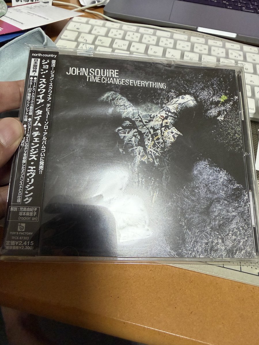 c_geru's tweet photo. 最近の収穫。「Time changes everything 」John Squire。かなりシックな感じだけど、これはこれで好き。ここのところジョン・スクワイアがブーム。2002。 https://t.co/PWw7IVykJj