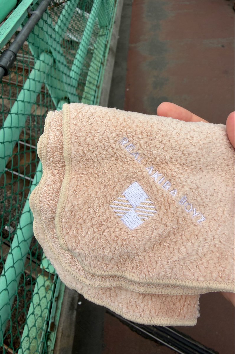 0917_rise_1205's tweet photo. 鶯谷駅のダンスホール新世紀近くの橋で拾いました！
色味的に龍くんの今治タオルハンカチかと思います･･！
駅出てすぐのところです。

お心当たりの方はお声掛けください🙇🏻՞
拡散していただけると嬉しいです！

よろしくお願いいたします🙇‍♀️ https://t.co/3I5WqKXzg0