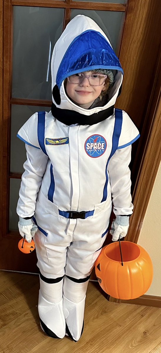 boemann9's tweet photo. @UHCougarFB My 8 year old who has wanted to be an astronaut for as long as I can remember and is obsessed with space, thought these were amazing. Really cool. https://t.co/6QLw40jJjD