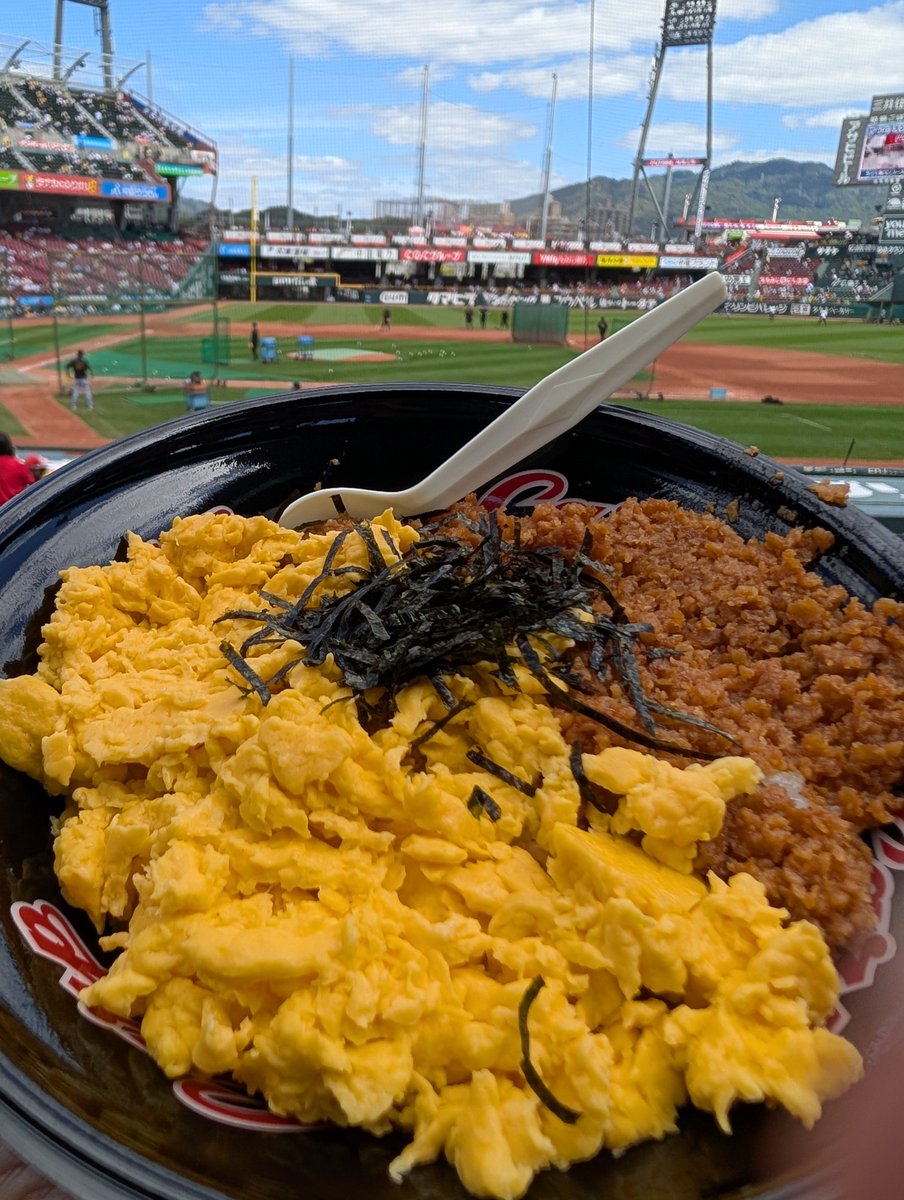 1102m76's tweet photo. 最後？の2色丼 https://t.co/bI4k7Eq6jo