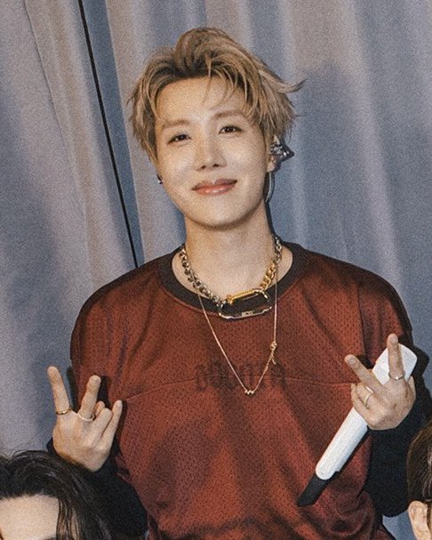 taejoongibi's tweet photo. R U KIDDING ME HOSEOK https://t.co/ss0HruDrxw