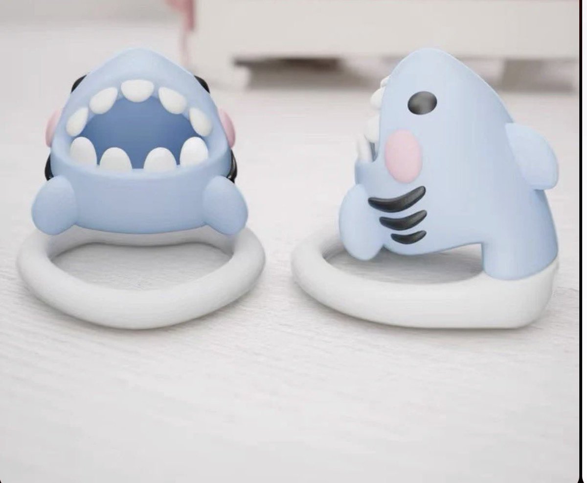 FlipBunny's tweet photo. Its day two of locktober and I am enjoying my shark cage a lot. https://t.co/8xF9ZXP6ah