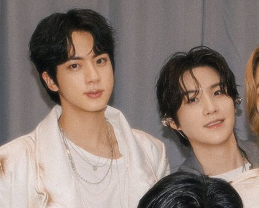 MysticeFox's tweet photo. The yaoi height difference 🤭 https://t.co/rNrXplyxDU