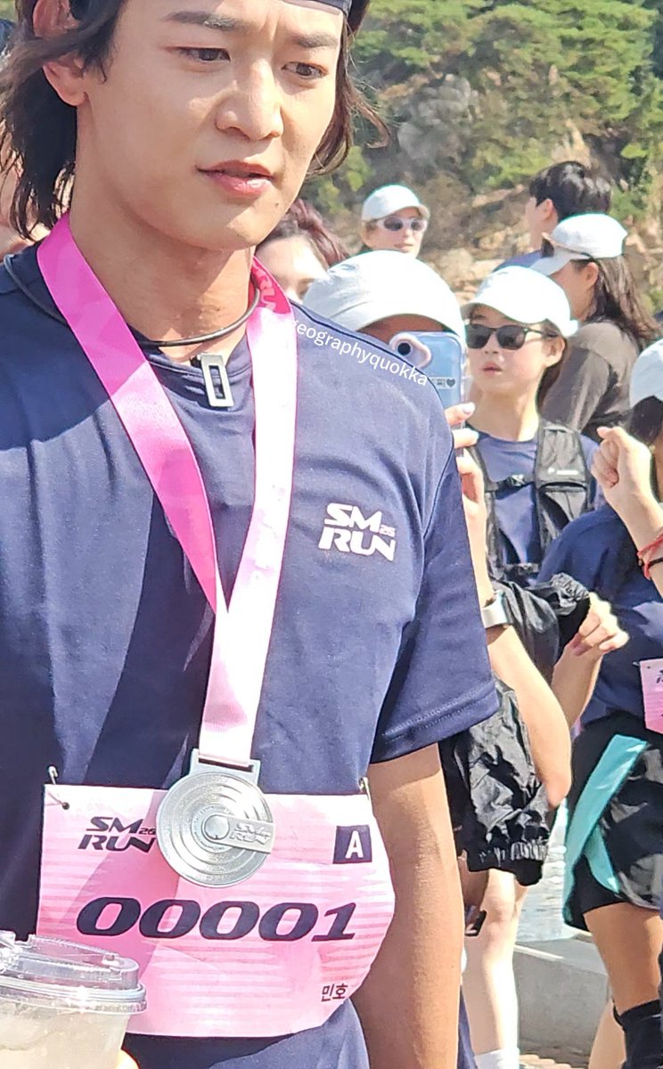 geographyquokka's tweet photo. If you ever feel bad at something, Minho finished 20km while I finished just 10... Meeting him twice while running felt a bit embarrassing 😝
#샤이니 #민호 https://t.co/vai9Ch5zSO