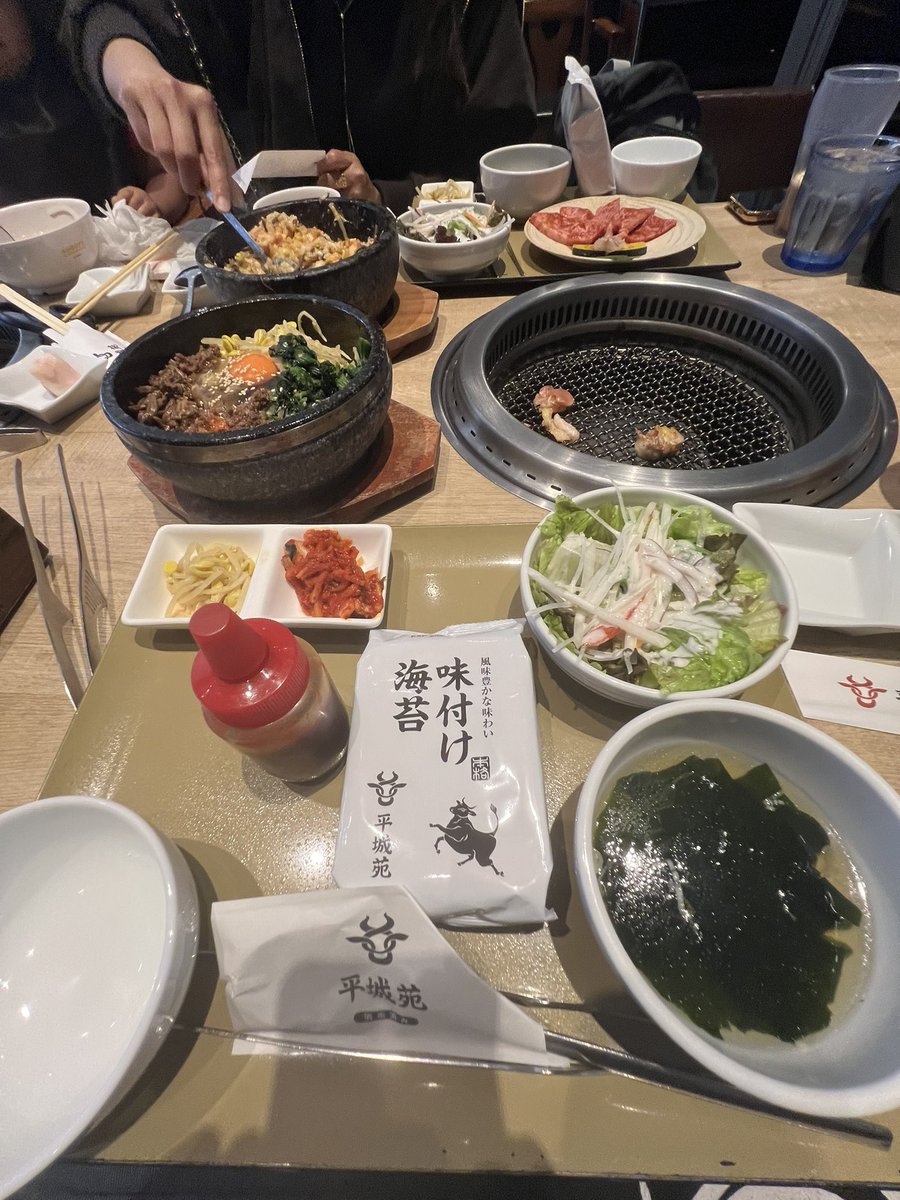 ari7773's tweet photo. お昼ご飯は娘と元嫁と越谷レイクタウンの平城苑で色々🥩
娘と初焼肉。娘はうどんと鶏肉食べてた。リラさんも言ってる様に一緒に食べると楽しい🐻
丁度ノベルティの日だし食べたらリラックマストアに誘導したい。 https://t.co/0iIj1fdWlW