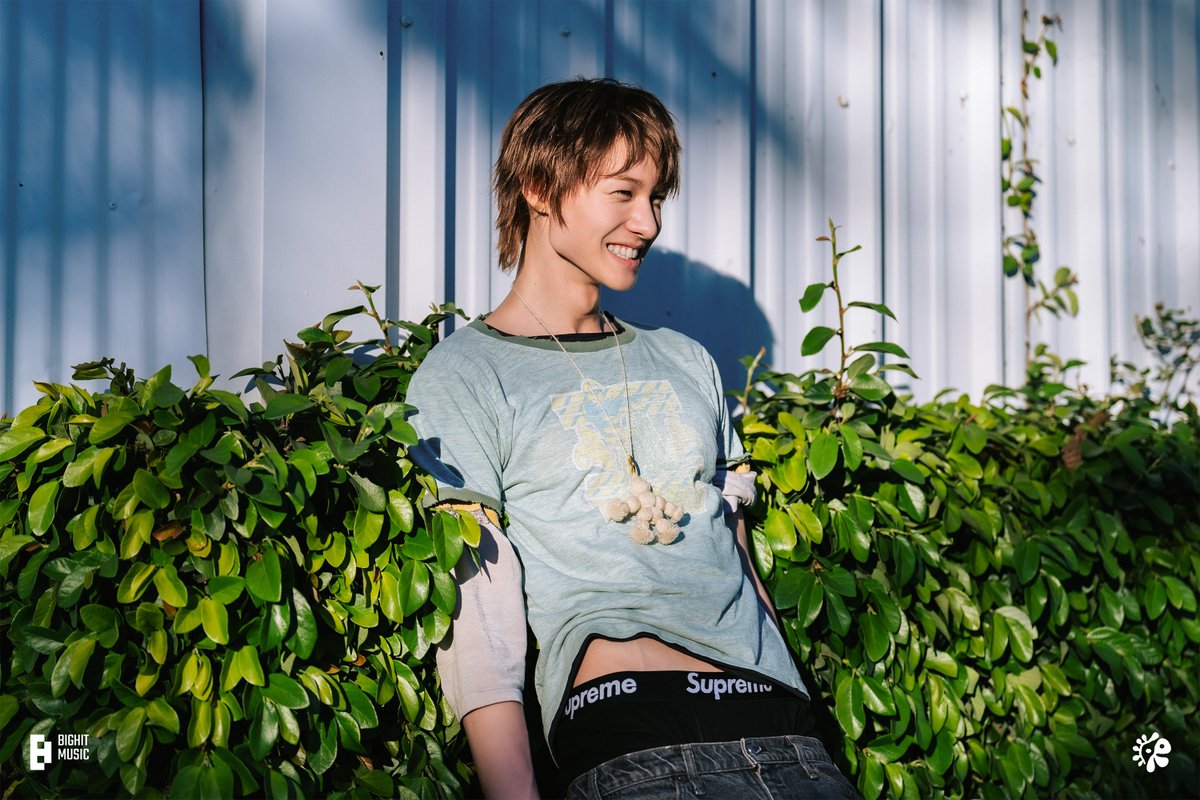 seavibee_'s tweet photo. that smile.. THAT DAMN SMILE! 😭🤍 https://t.co/G3jWMDNOAZ