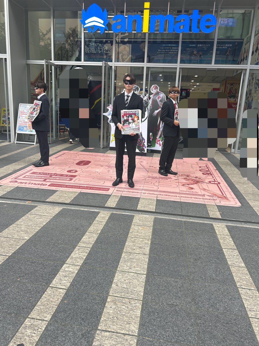 paradoxlive_EN's tweet photo. Similar to 2019 when Paradox Live handed out invitations to Club Paradox (the men were in suits iirc) to announce the series, today they’re handing out flyers (until 3pm!) and this time it’s men in masks! https://t.co/SJwJiZgDJA