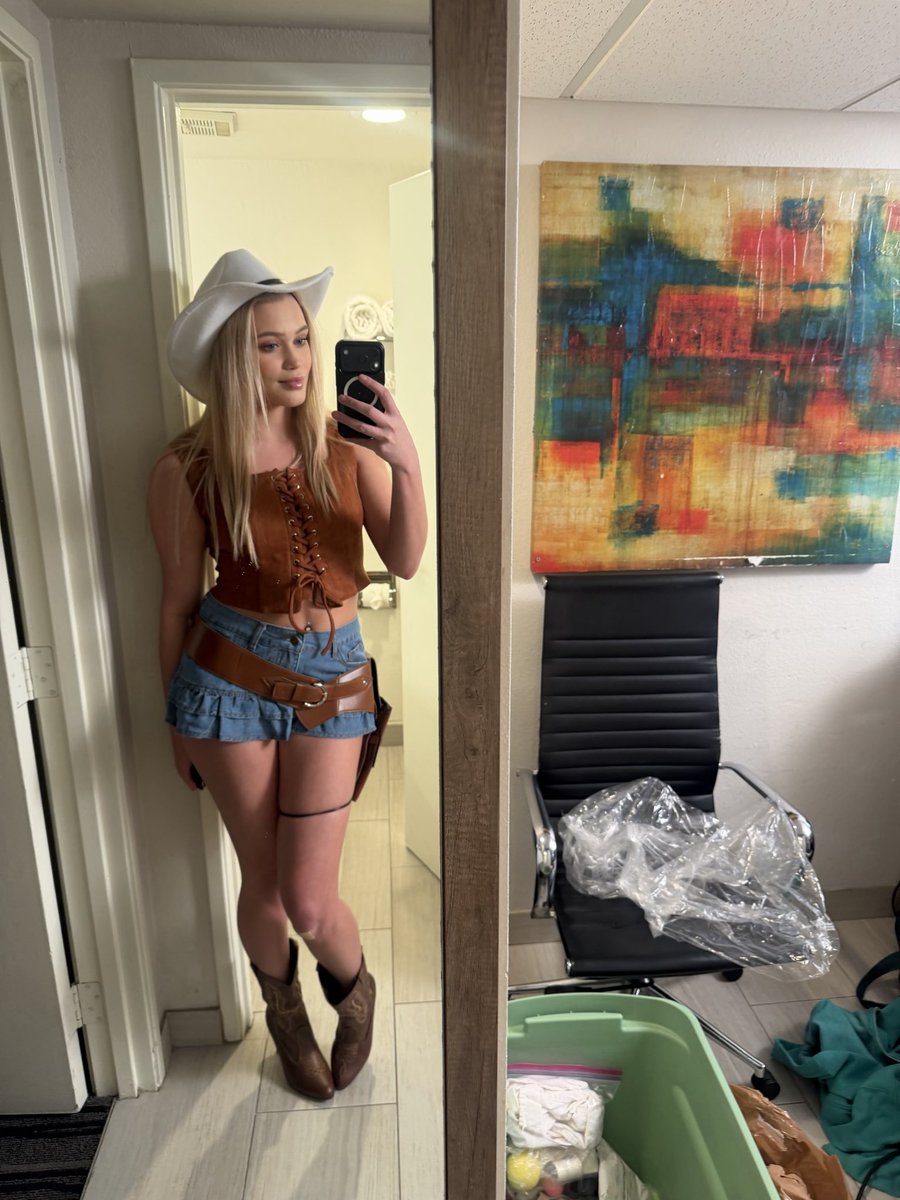 MyChloeRose's tweet photo. 🤠💋 https://t.co/08YaP2pnc4