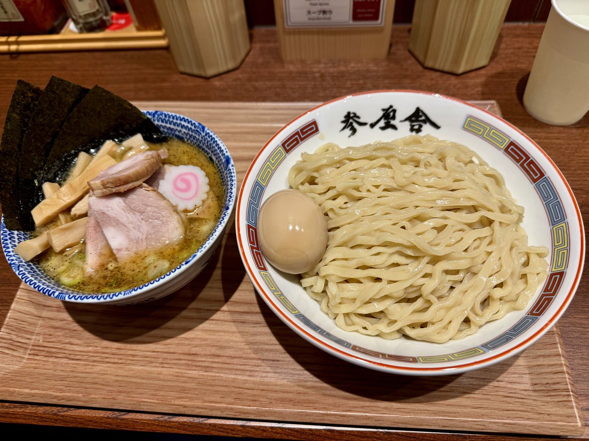 looking4milk's tweet photo. 休日出勤が終わって、トフロム八重洲 地下の「参厘舎」で特製つけめん食べた。
つけ麺にしては、つけ汁が かなりあっさりしていて、個人的には少し物足りない。
スープ割りは必要ないかな。
万人向けだけど、どうせ つけ麺を出すなら、もう少し個性を出しても良いかも。 https://t.co/bG8HIP1gWC