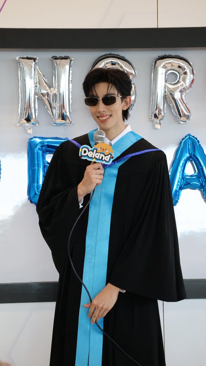 Deland_FC's tweet photo. พี่บัณฑิตมาแล้วค้าบบบ

#Delandgraduationday https://t.co/SxMcR4wB9c