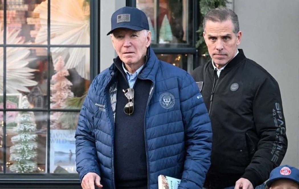 WikiLeaksQ's tweet photo. 🚨BREAKING NEWS:🇺🇸Trump claims that former U.S. leader Joe Biden's pardons are 
"null and void and unenforceable" because they were signed by an automatic signature-reproducing device.

This suggests that Trump hasn't forgotten anything. And that it's likely that Biden's son will still face jail time for his crimes. 

Well, that's great! Burn them Donald....

FOLLOW ME THE NEXT DROP WILL BE SHOCKING.