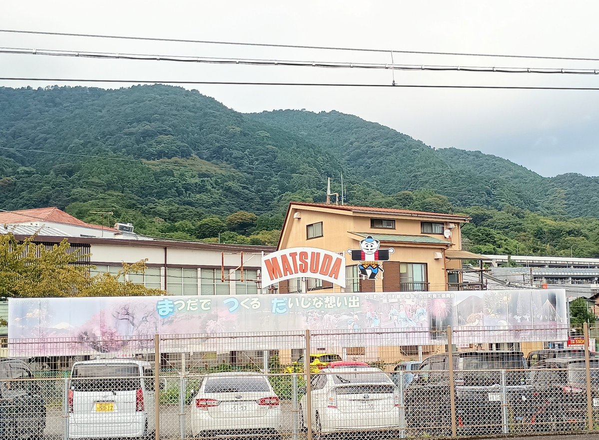 kata19234037's tweet photo. 地元食材を使った、具だくさんのランチ☺️テーブルのお花やクロスにもこだわりが☺️ワークショップもいっぱい😃営業日要確認😃インスタグラムで予約すると確実だよー😃
#コミュニティカフェおうち 
#もったいないを楽しもう 
#カナウエレモン 
#アップサイクル 
#JR御殿場線松田駅 
#小田急線新松田駅 https://t.co/dAkVItueNw