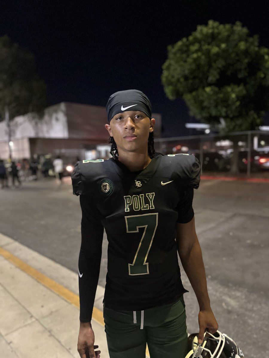 562sports's tweet photo. Trevor Scott was 15/20 for 289 yards and five TDs in his debut with Long Beach Poly tonight. Sophomore made a pretty good first impression https://t.co/EgpGR2PH6S