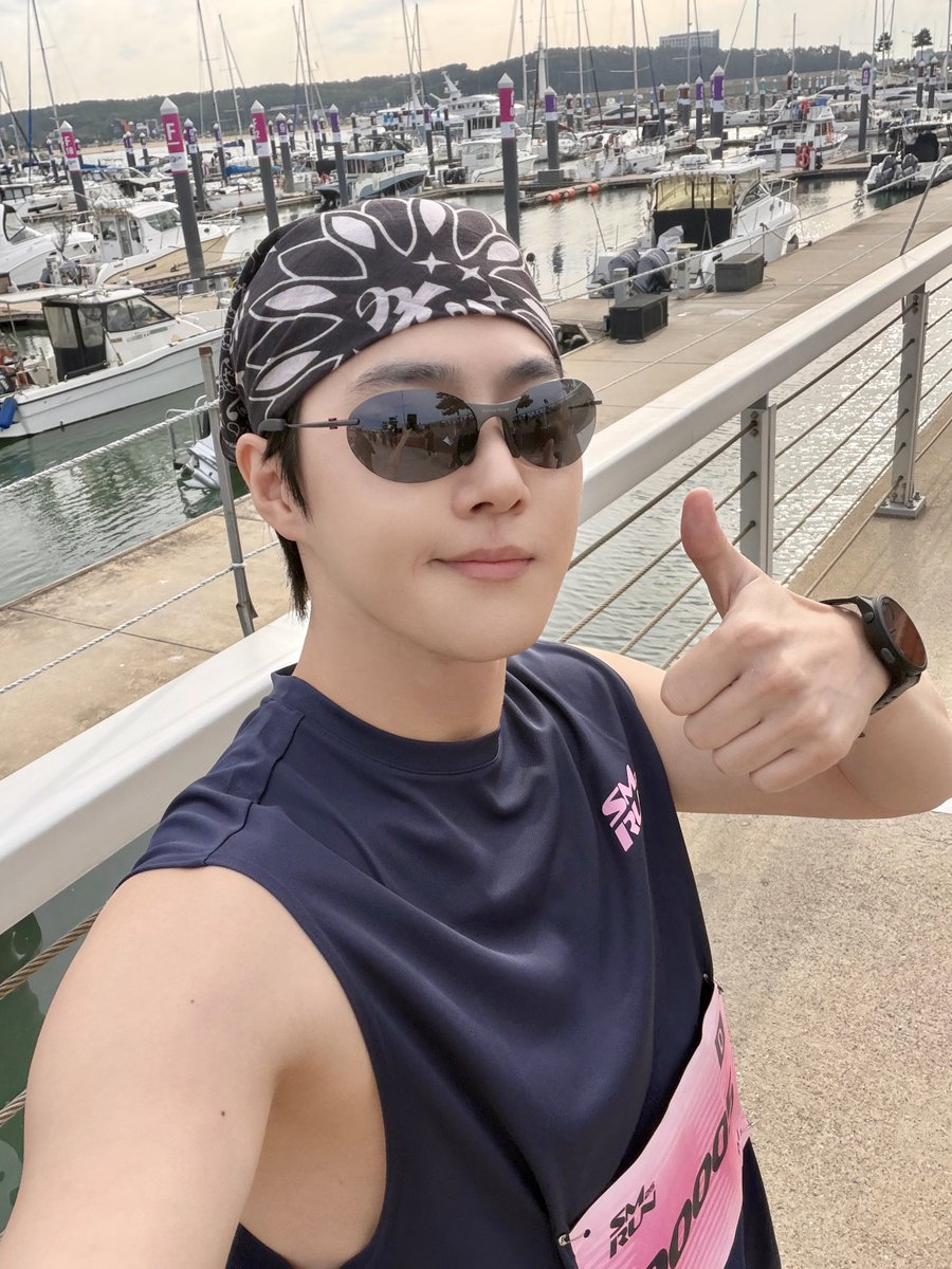 weareoneEXO tweet picture