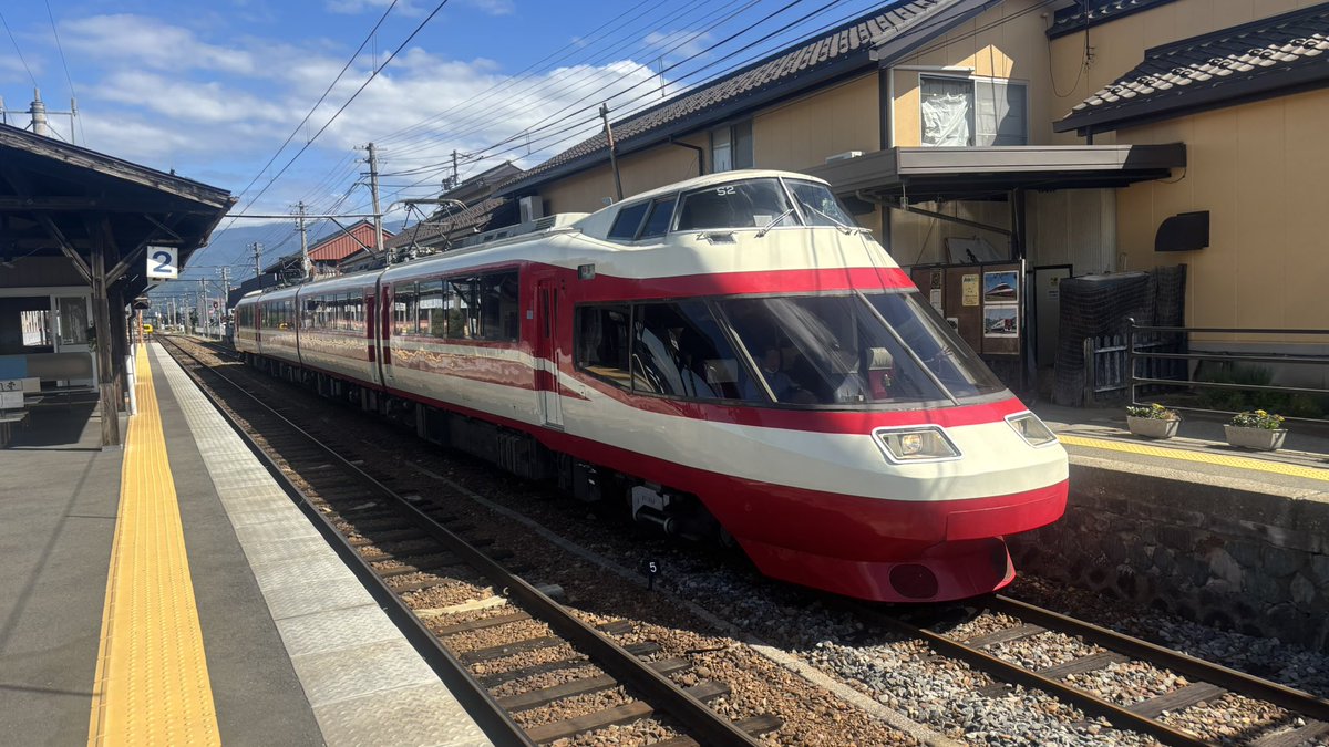 I_am_Wing_V's tweet photo. 長野電鉄「北信濃ワインバレー列車」で昼間からひたすらワイン飲んできた✌️
オードブルもついてるし、優勝できる🍻
#つーちゃんランチ https://t.co/KsEsqps0qi