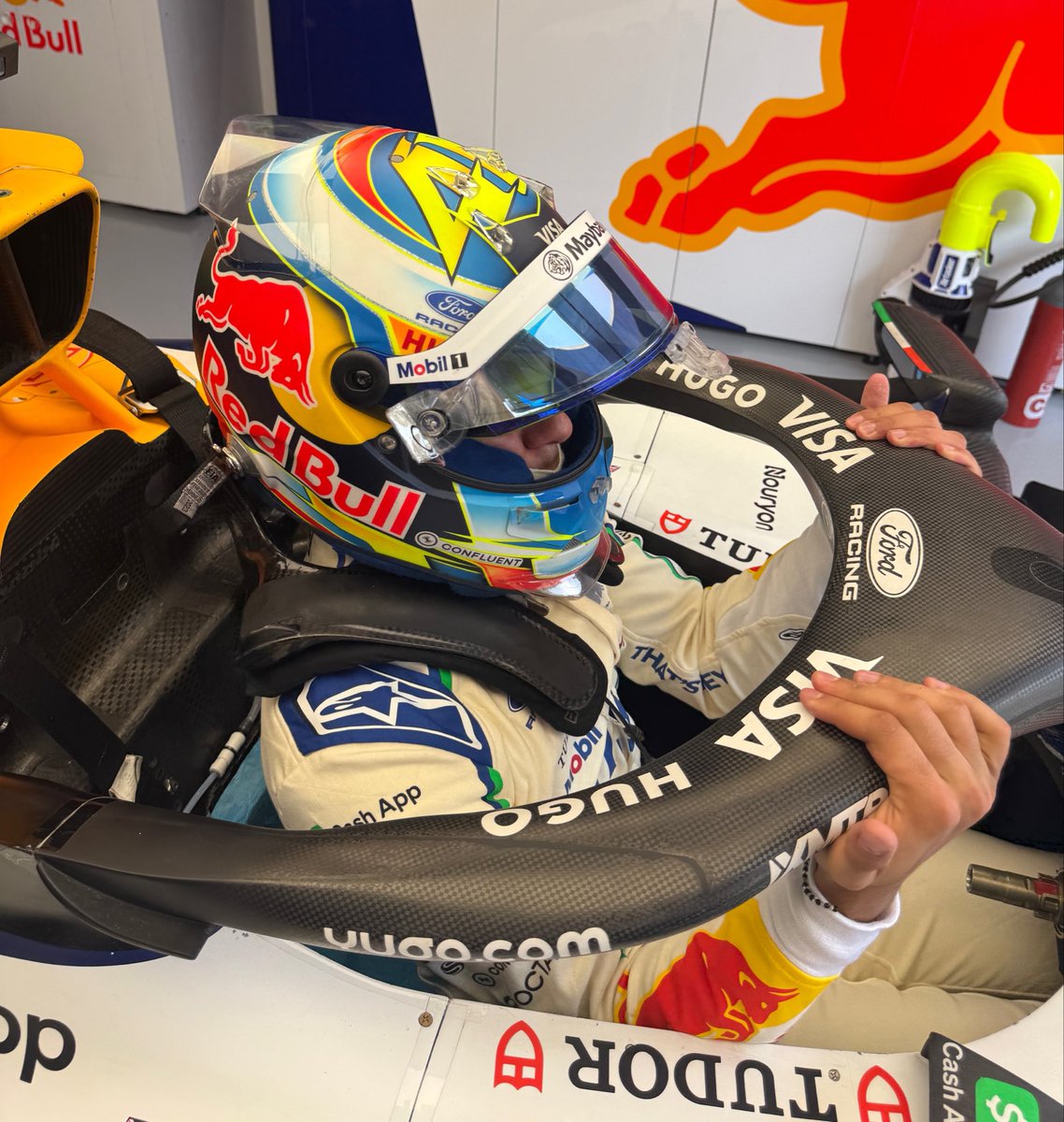 visacashapprb's tweet photo. Hopping in 💨

#F1 #VCARB #BahrainGP https://t.co/ddfI9cDGSF