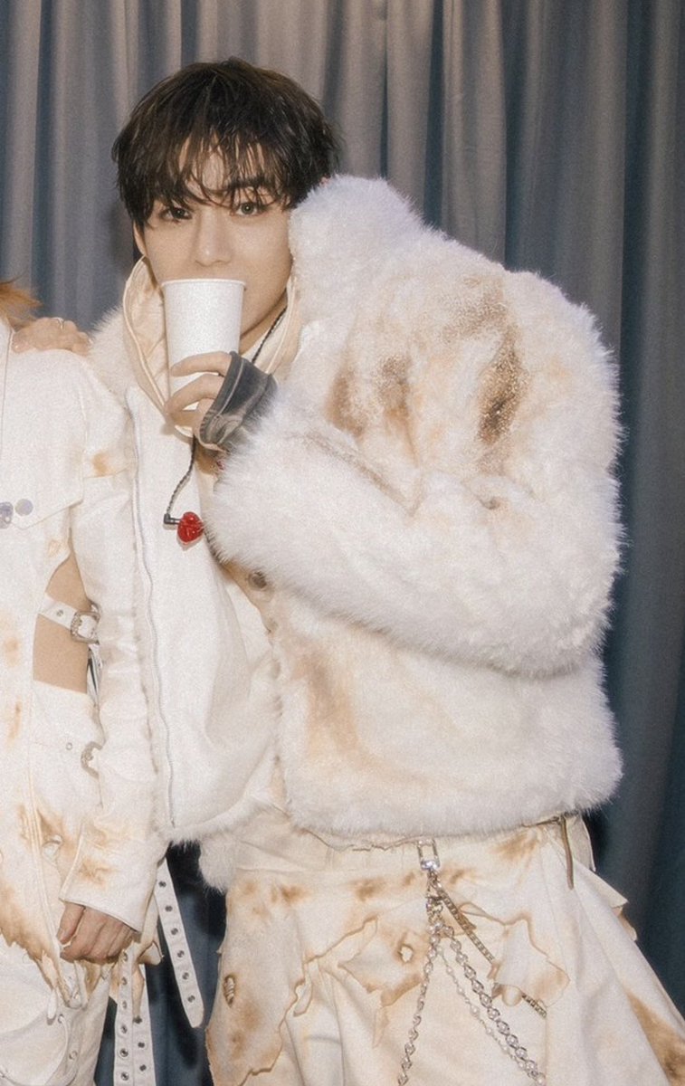 nongtaepics's tweet photo. nong tae is like a fluffy polar bear…so freaking cute ฅ՞•ﻌ•՞ฅ https://t.co/MI9L5HpozY