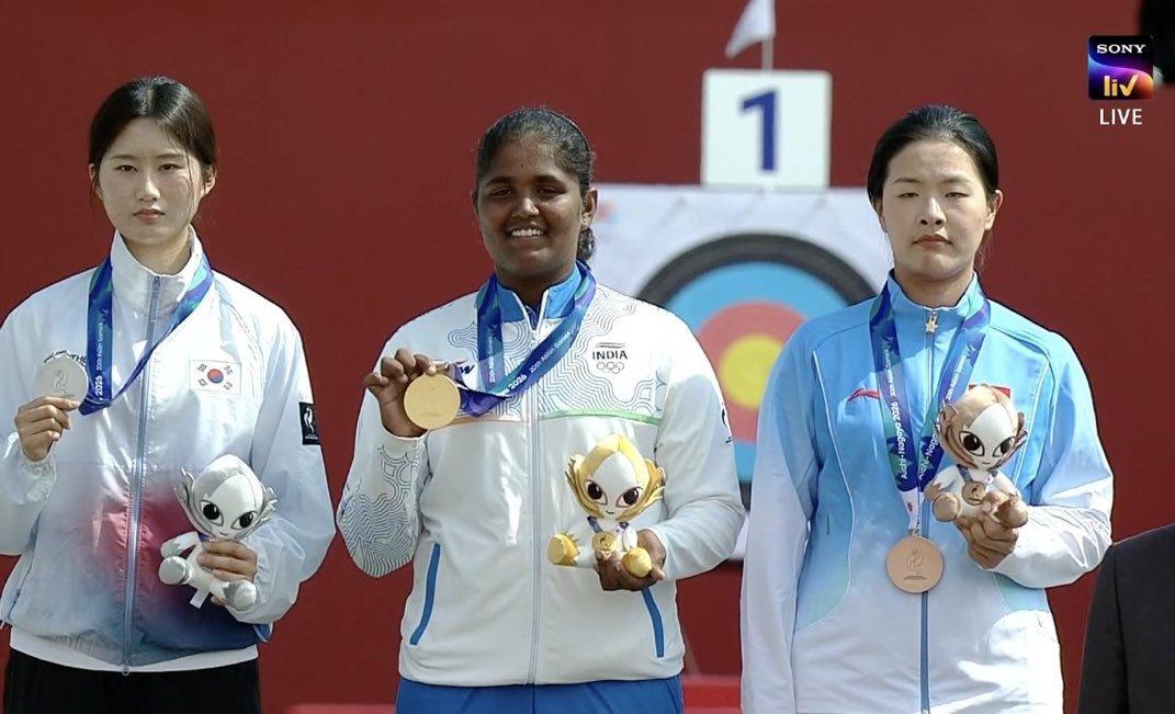 tiraspeaks's tweet photo. look at those faces god damn 😭🤣 https://t.co/GPDKOItMZc