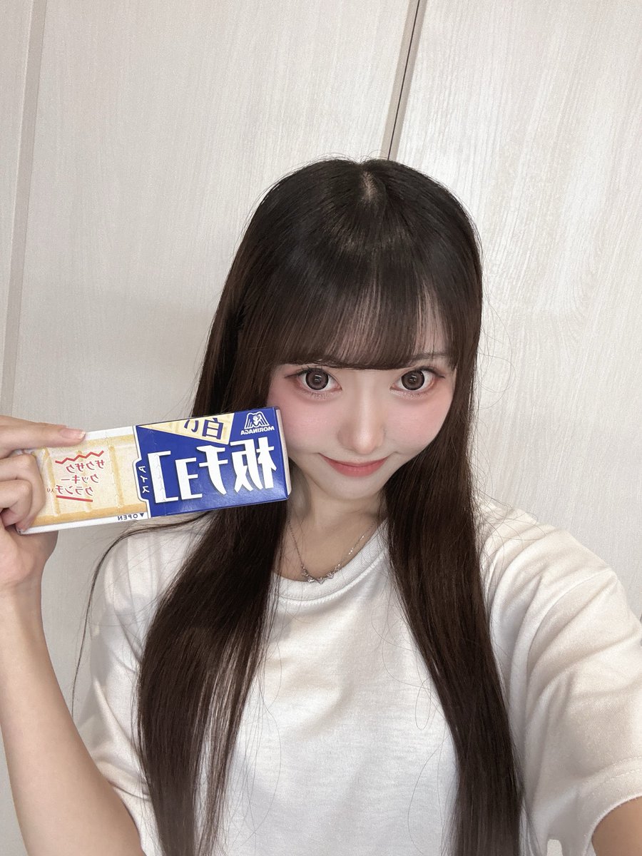 _aim_riina's tweet photo. 初めての午前配信✨️来てくれた人ありがとう〜🩷
壁紙にしたい写真ってどんな写真だろ…？🤔お勉強するね…φ(･ω･*)

引用ポス100いいねありがとうございます😭✨️💗

ホワイトチョコ好きさんでまだ食べたことない人は絶対に食べて欲しい
りいな激推しのアイスです↓↓↓ https://t.co/hbfnP6sKTE
