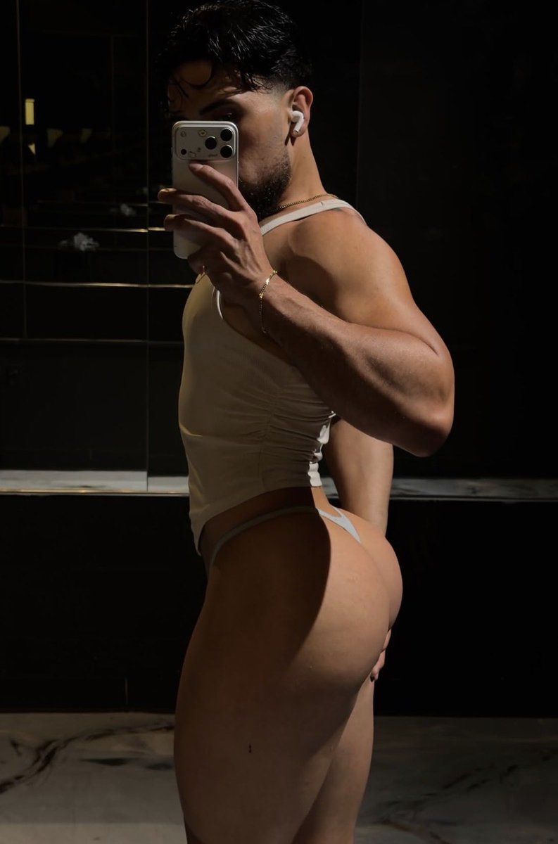 male_hotbooty's tweet photo. - Friday is all about hot #MaleBootySelfie but our way, enjoy the view of @qlonpr #Chunlipr 📸 #booty #thong #beautifulAF #latino #truefans https://t.co/cqsAPurOP2