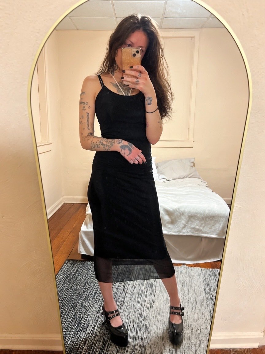 AnnaSilkMarie's tweet photo. I’m new here! What do I do? https://t.co/bBjG9PGPa5